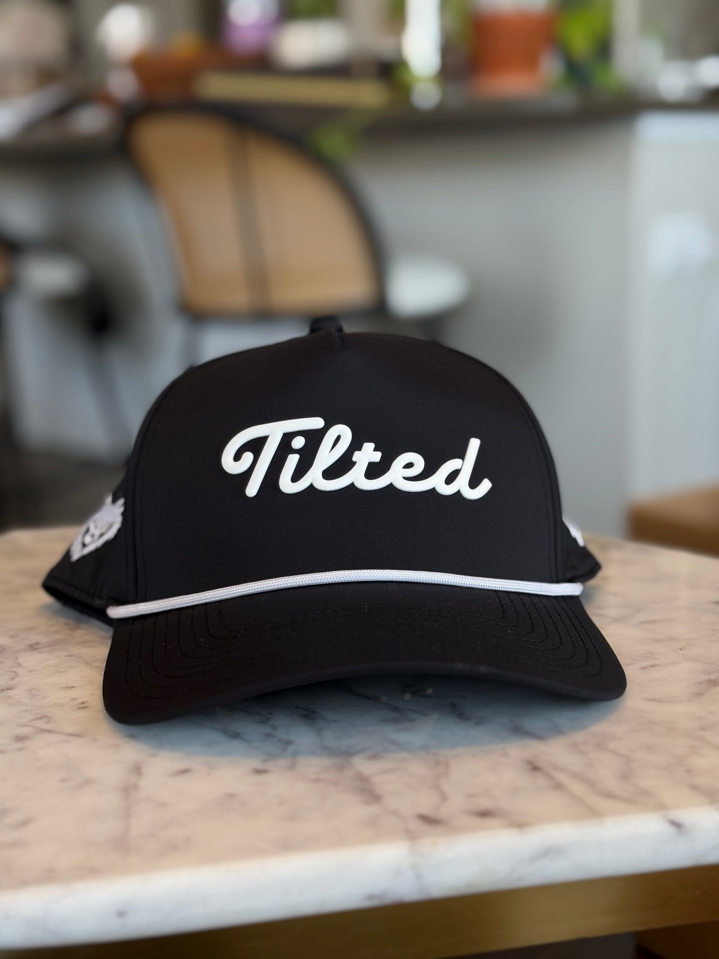 TILTED GOLF HAT-BLACK