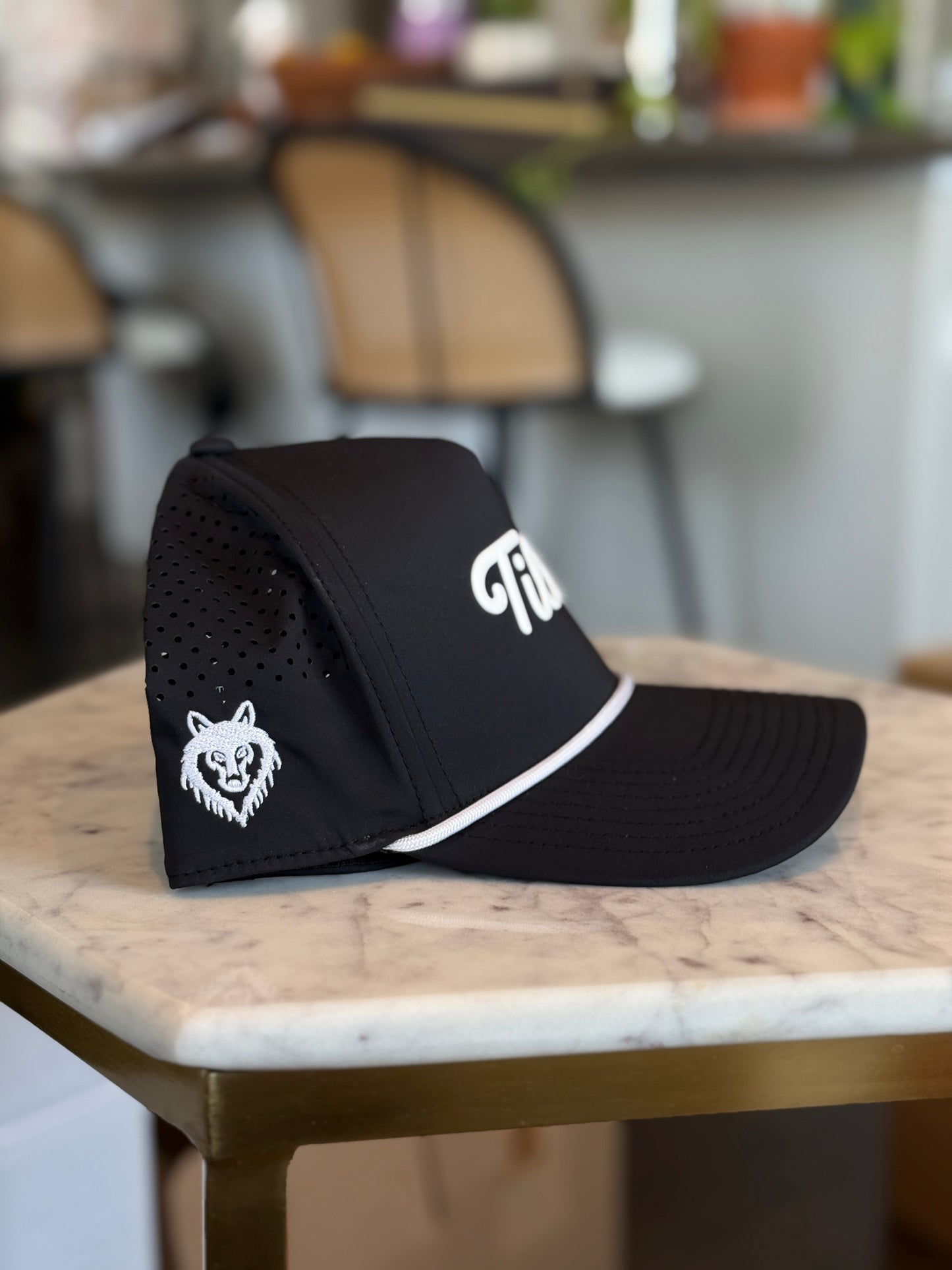 TILTED GOLF HAT-BLACK